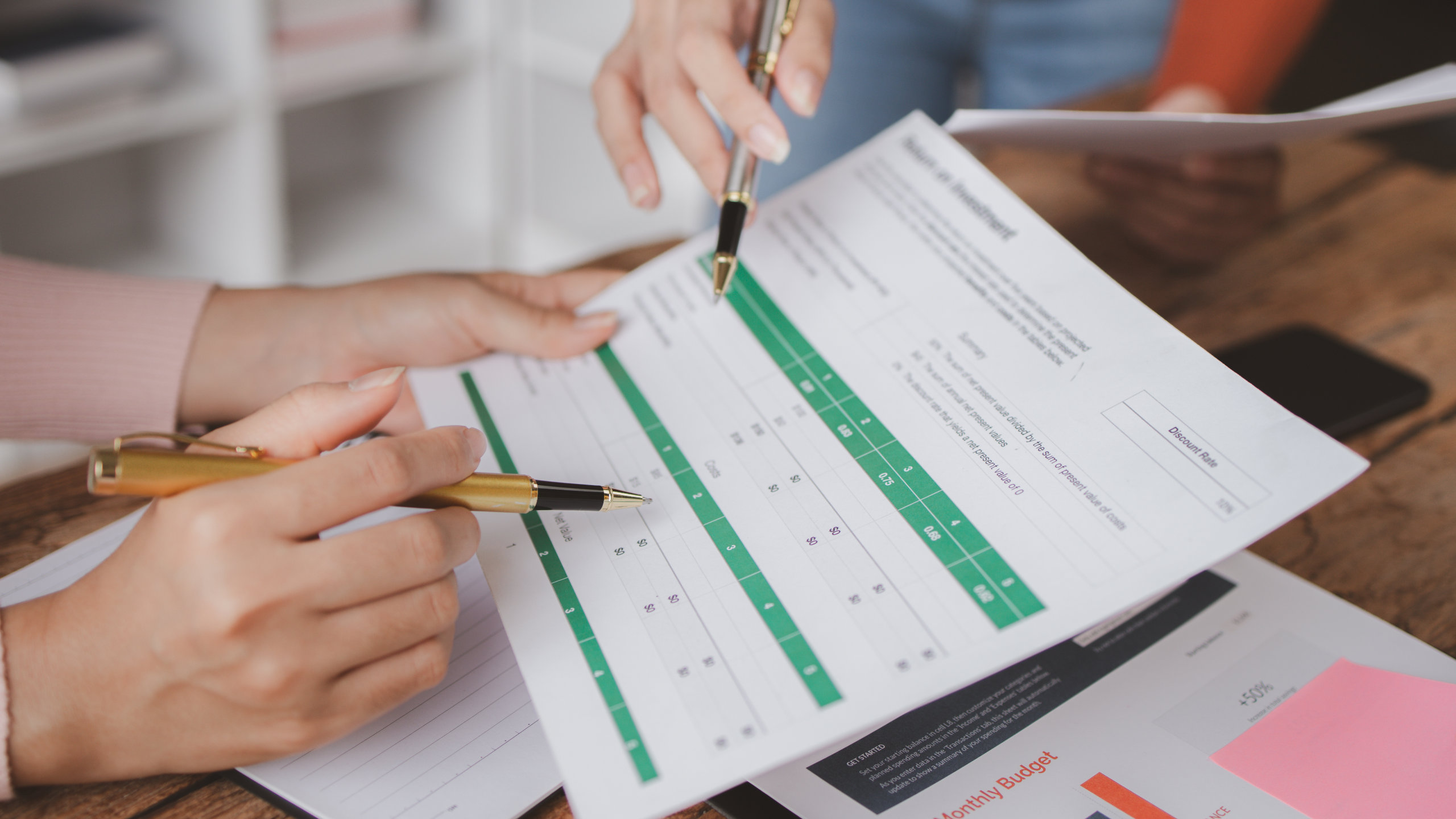 How Integrated HR and Payroll Systems Save Time and Reduce Errors - Featured Image