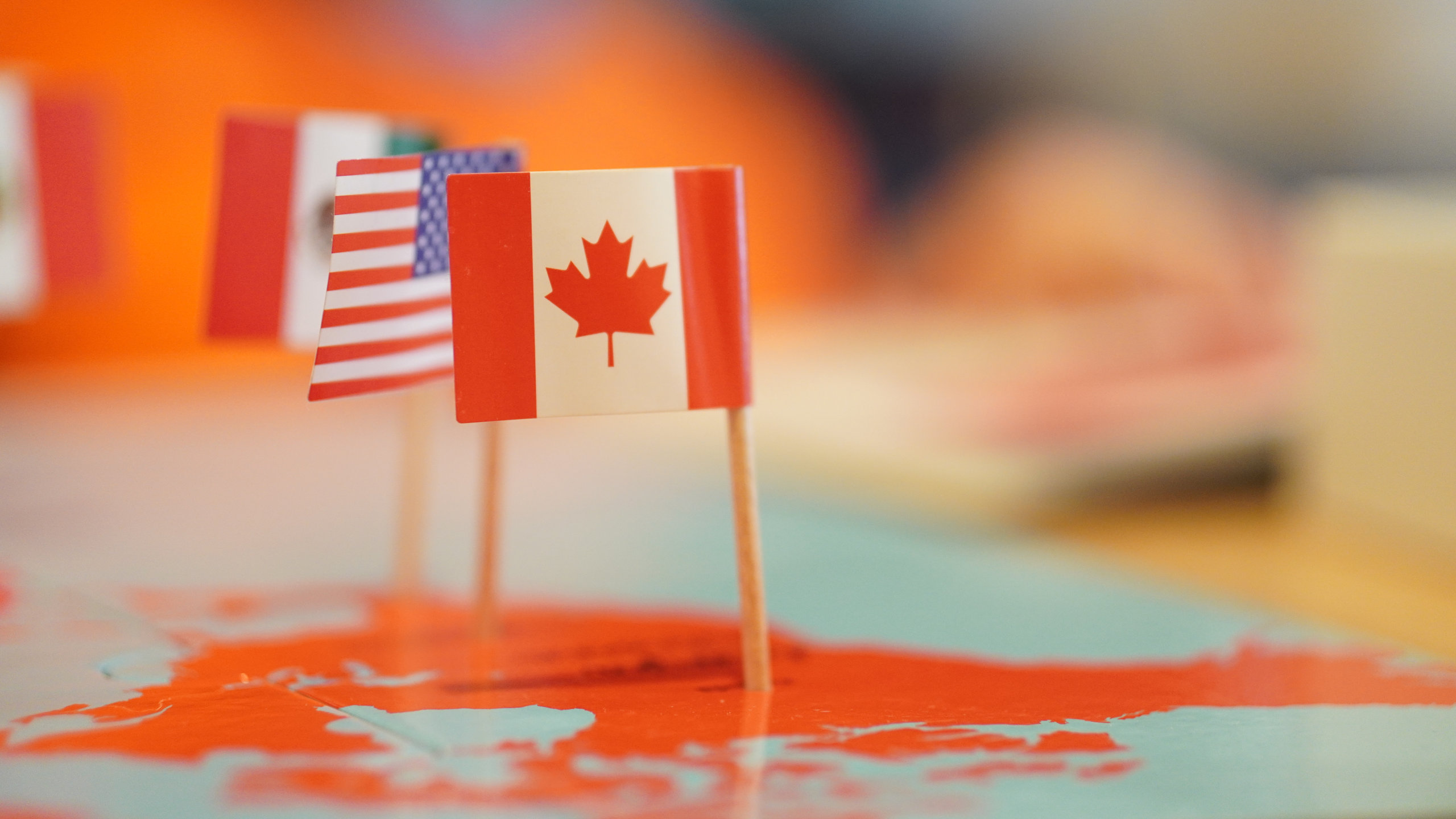 How to Manage Payroll for Canadian Employees from the US – Featured Image How to Manage Payroll for Canadian Employees from the US - Featured Image